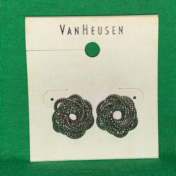 NWT, Van Heusen, set of  Silver plated twisted layered earrings! - Picture 3 of 4